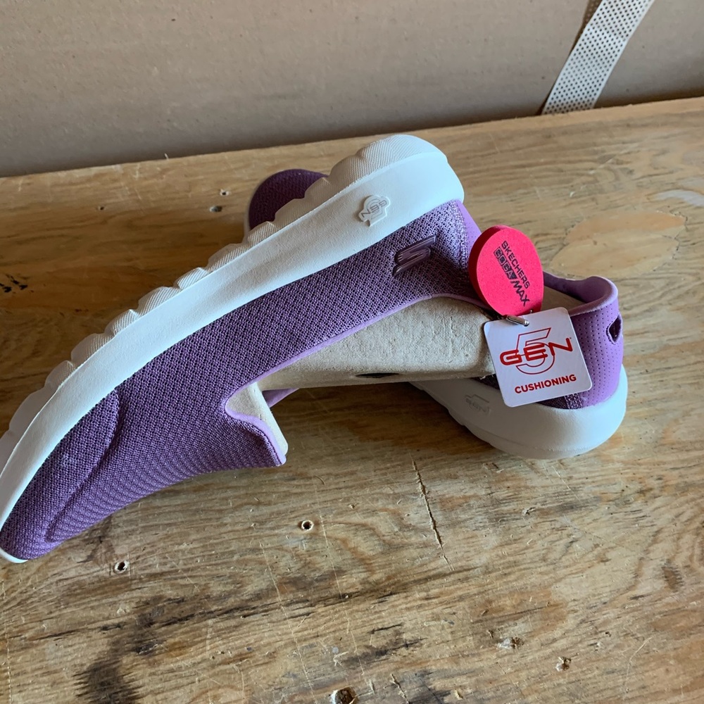 SKECHERS NEW WITH TAGS